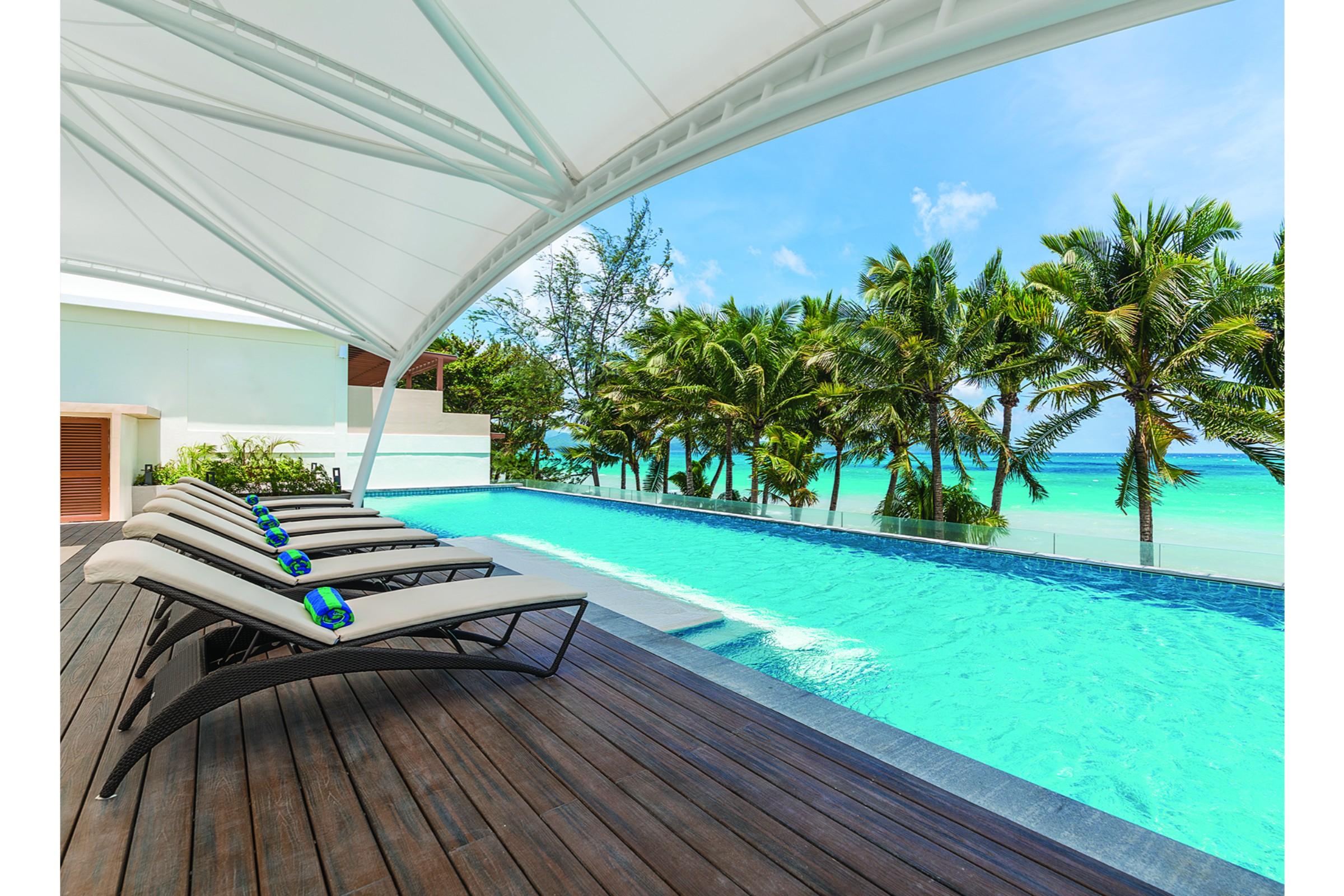 Henann Palm Beach Resort Balabag  Exterior foto